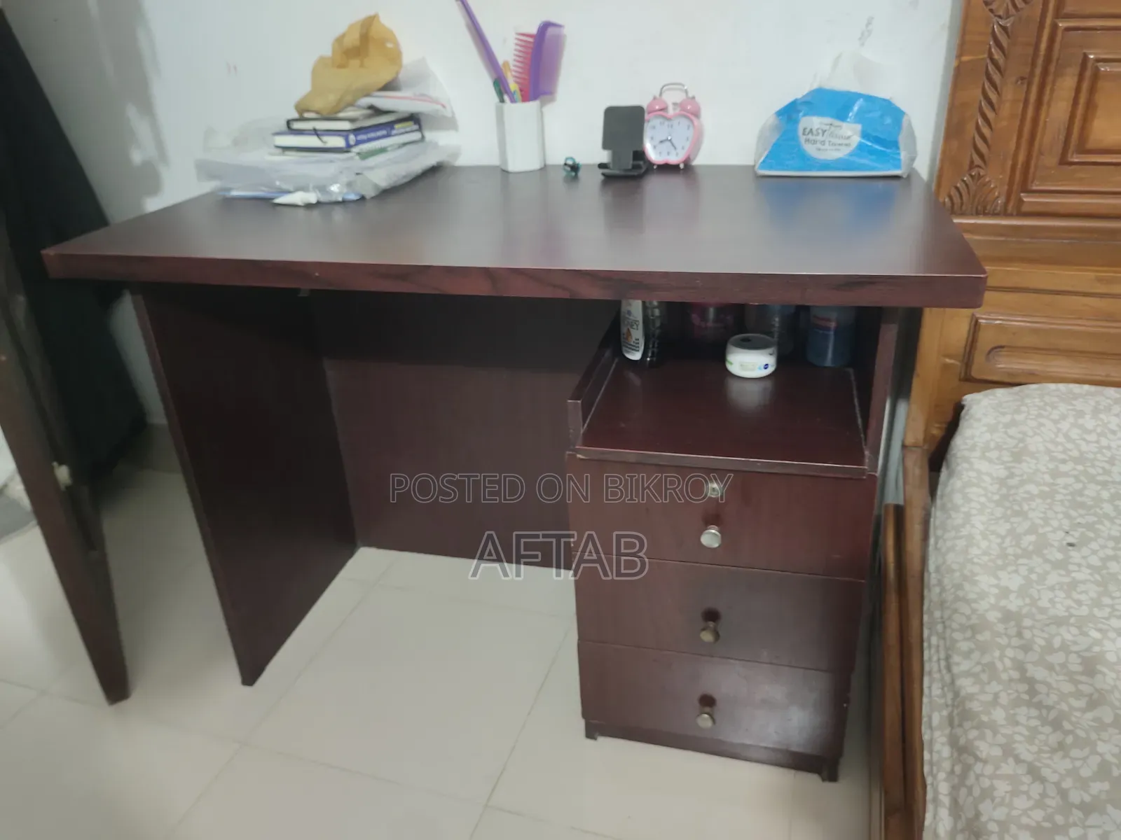 বড় ডেস্কটপ/অফিস টেবিল