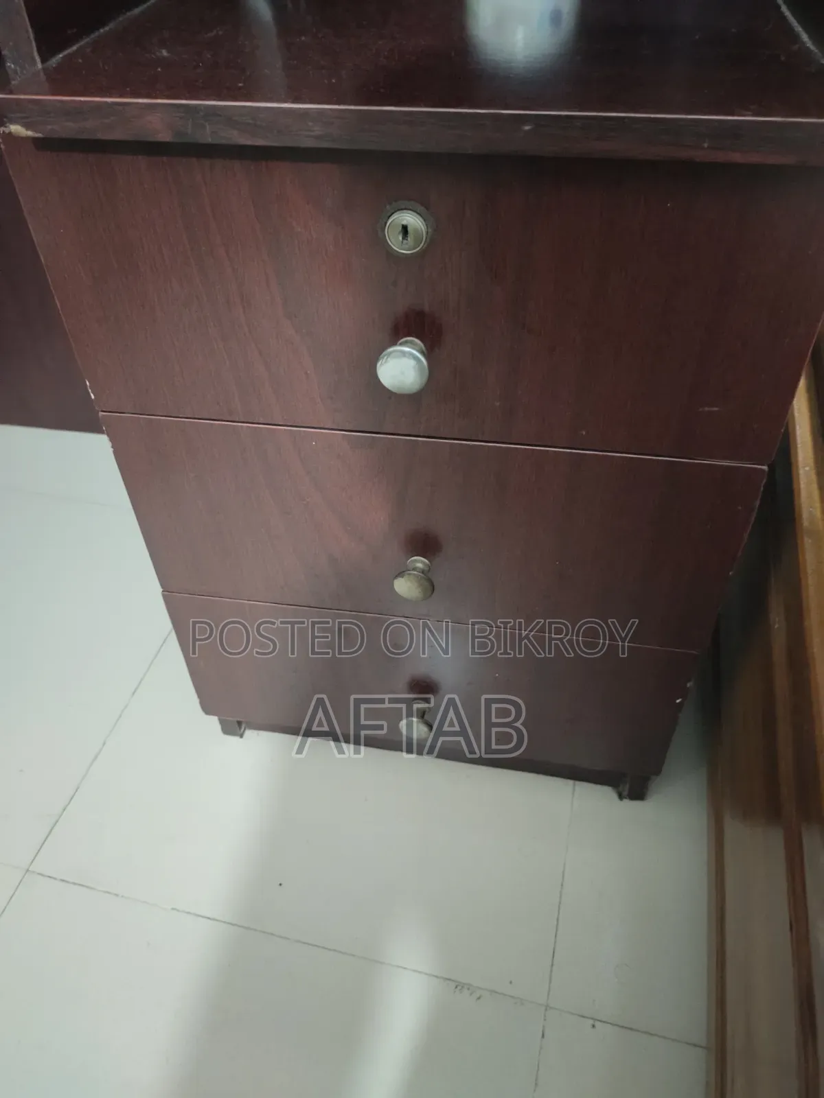বড় ডেস্কটপ/অফিস টেবিল