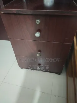 বড় ডেস্কটপ/অফিস টেবিল