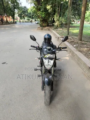 সুজুকি গিক্সার ২০২১ কালো