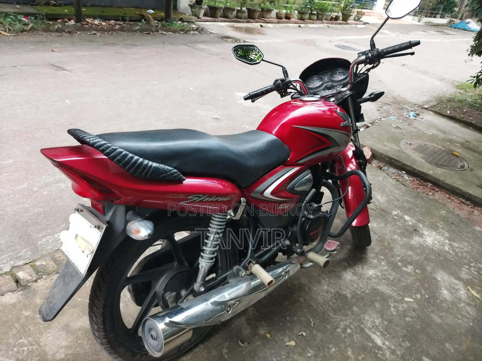 হোন্ডা সিবি ২০১৮ লাল