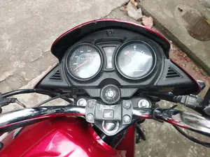 হোন্ডা সিবি ২০১৮ লাল