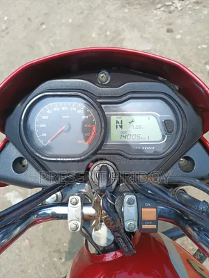 বাজাজ প্লাটিনা ১১০ ইএস ২০২৩ লাল