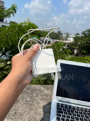 ল্যাপটপ অ্যাপল ম্যাকবুক এয়ার ২০১৭ ৮জিবি ইন্টেল কোর আই৫ এসএসডি ১২৮জিবি