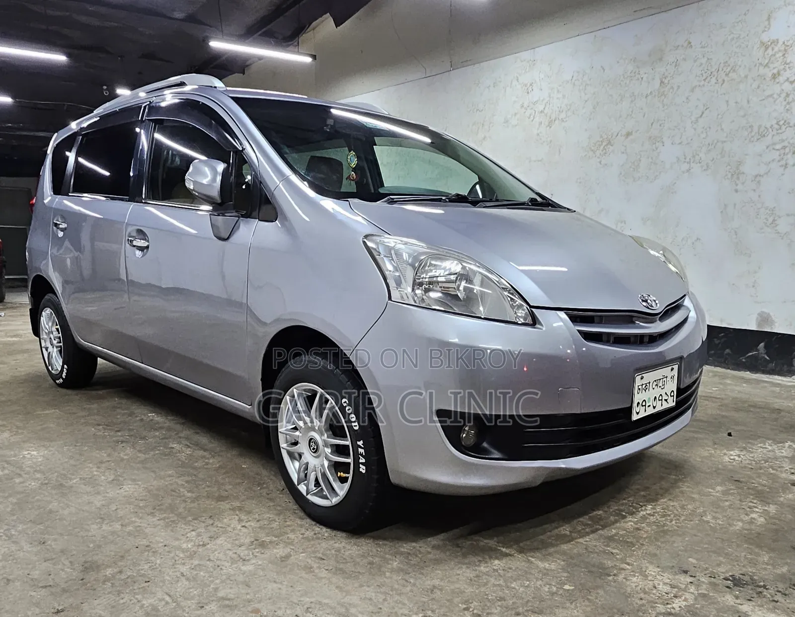 Toyota Passo Sette 1.5 Four Wheel Drive 2009 Gray