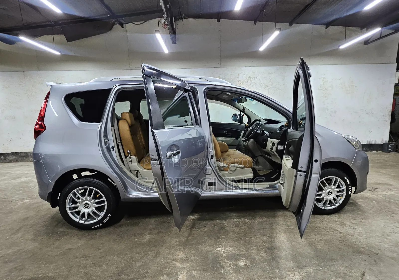 Toyota Passo Sette 1.5 Four Wheel Drive 2009 Gray