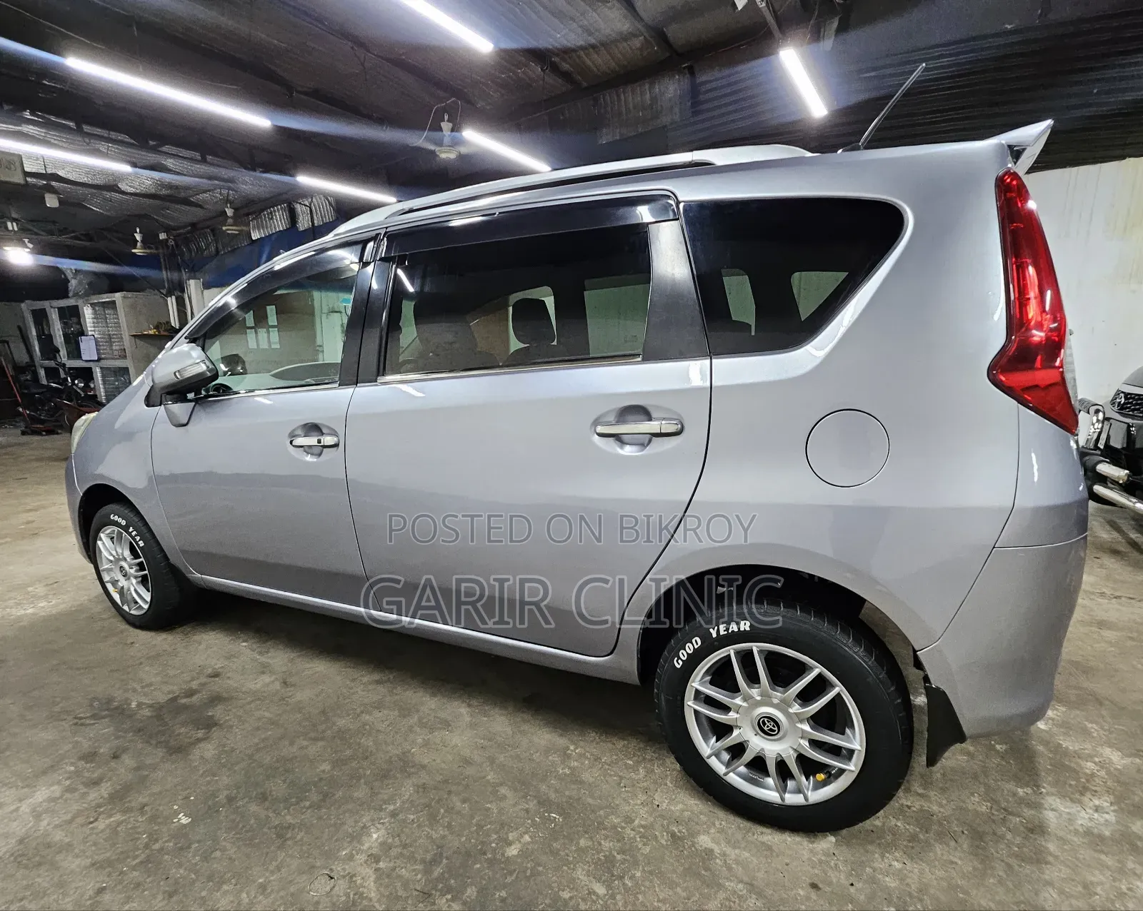 Toyota Passo Sette 1.5 Four Wheel Drive 2009 Gray