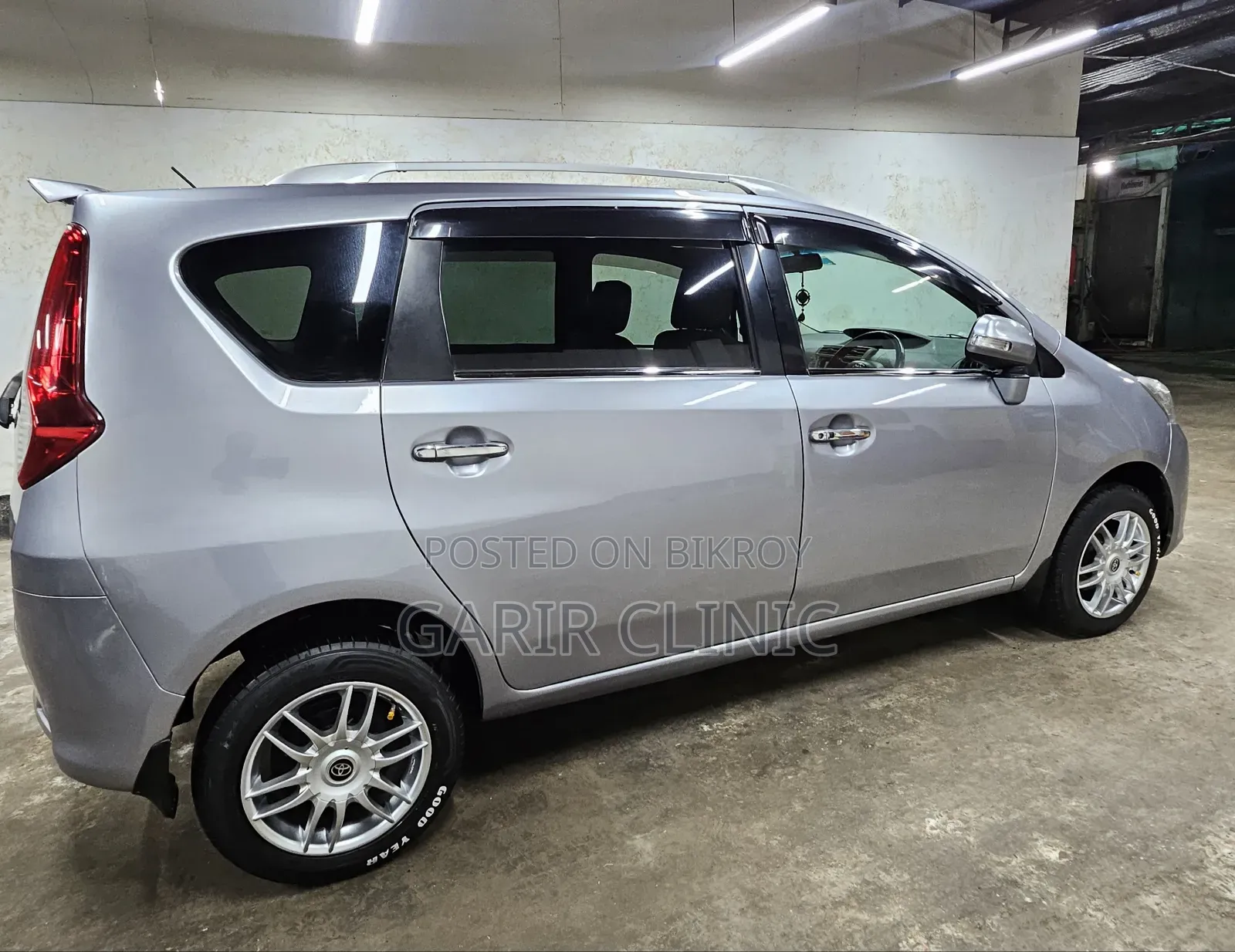 Toyota Passo Sette 1.5 Four Wheel Drive 2009 Gray