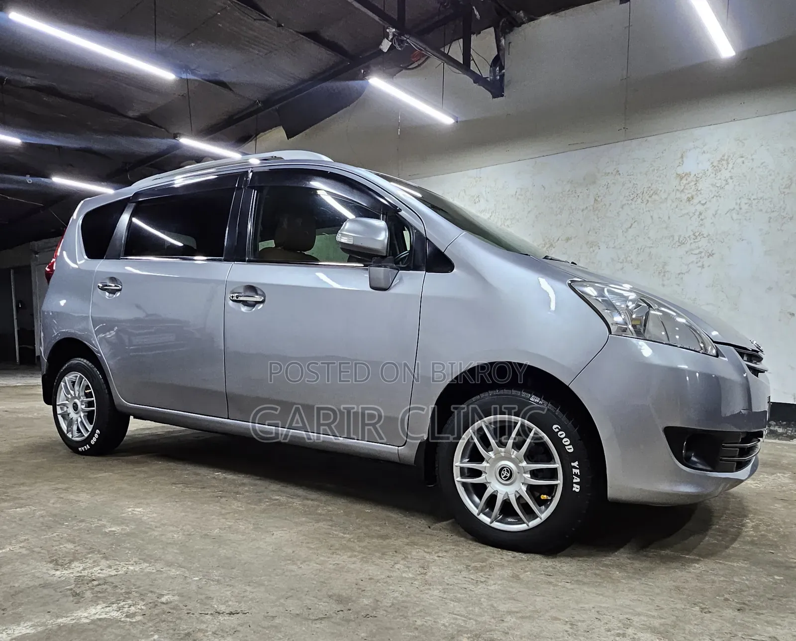 Toyota Passo Sette 1.5 Four Wheel Drive 2009 Gray