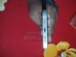 অ্যাপল আইফোন ১২ ৬৪ জিবি হোয়াইট