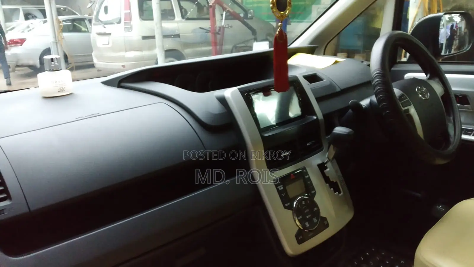 Toyota Noah 2.0 143hp FWD (7 Seater) 2013 Black