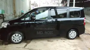 Toyota Noah 2.0 143hp FWD (7 Seater) 2013 Black