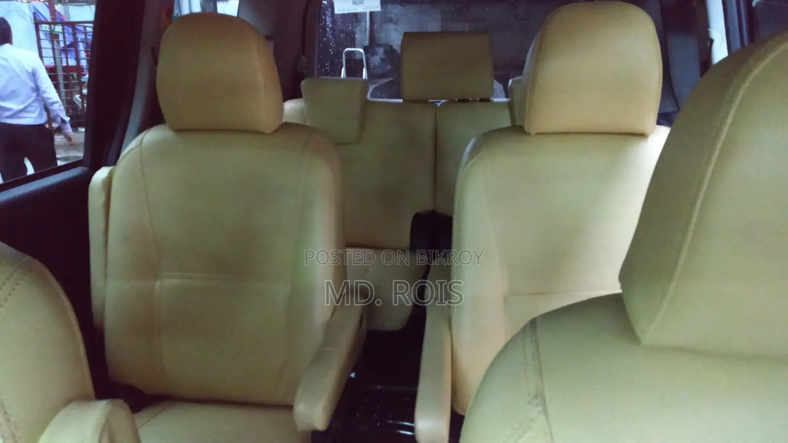 Toyota Noah 2.0 143hp FWD (7 Seater) 2013 Black