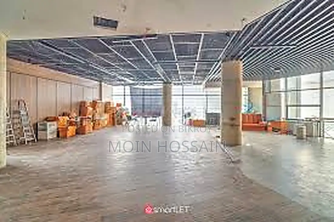 Supermarket/Warehouse Space for Rent Beside Crowded 40 Feet Road
