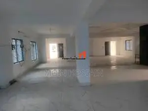 Supermarket/Warehouse Space for Rent Beside Crowded 40 Feet Road