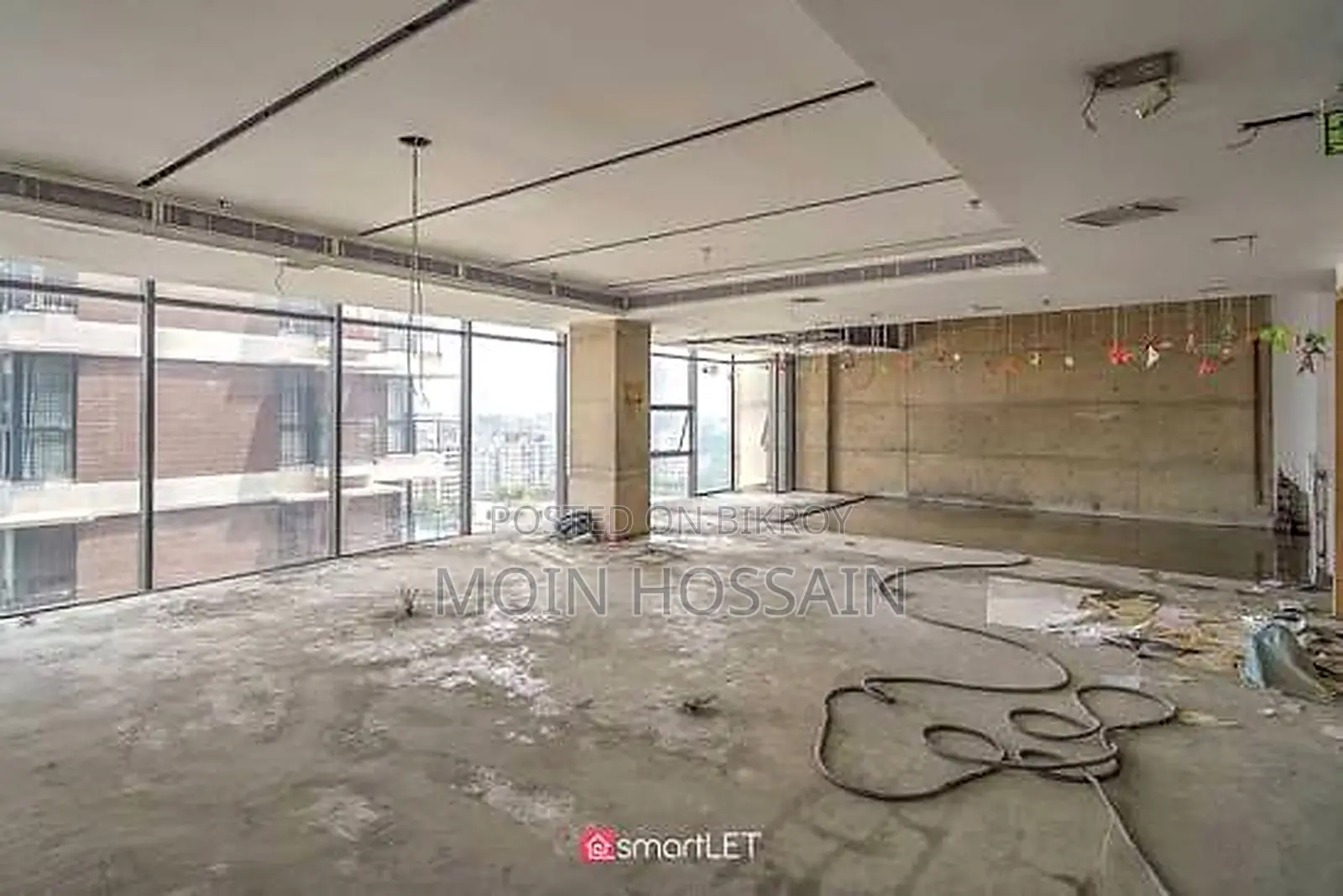 Supermarket/Warehouse Space for Rent Beside Crowded 40 Feet Road