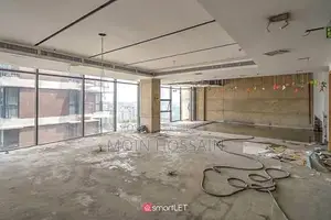 Supermarket/Warehouse Space for Rent Beside Crowded 40 Feet Road