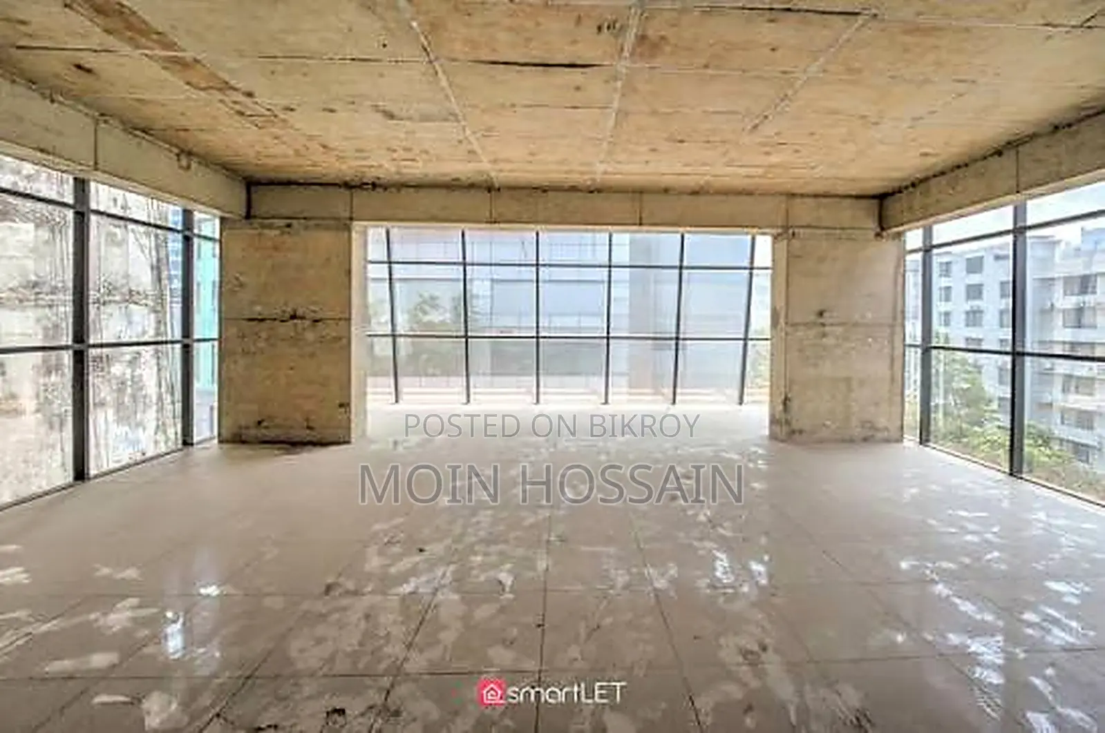 Supermarket/Warehouse Space for Rent Beside Crowded 40 Feet Road