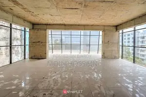 Supermarket/Warehouse Space for Rent Beside Crowded 40 Feet Road
