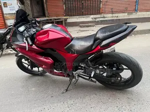 সুজুকি জিক্সার এসএফ ২০১৬ লাল