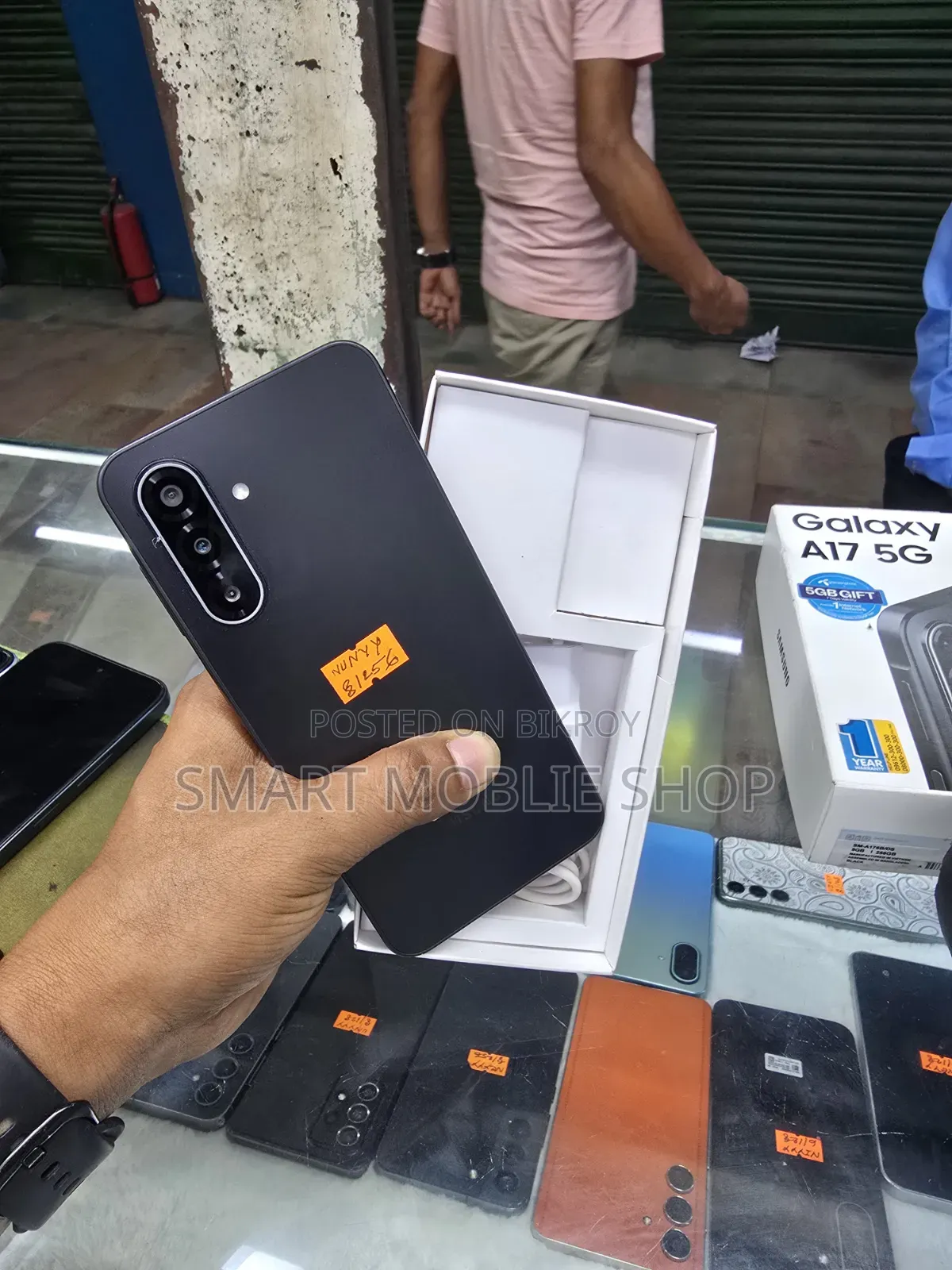 স্যামসাং গ্যালাক্সি এ১৭ ৫জি ২৫৬ জিবি ব্ল্যাক