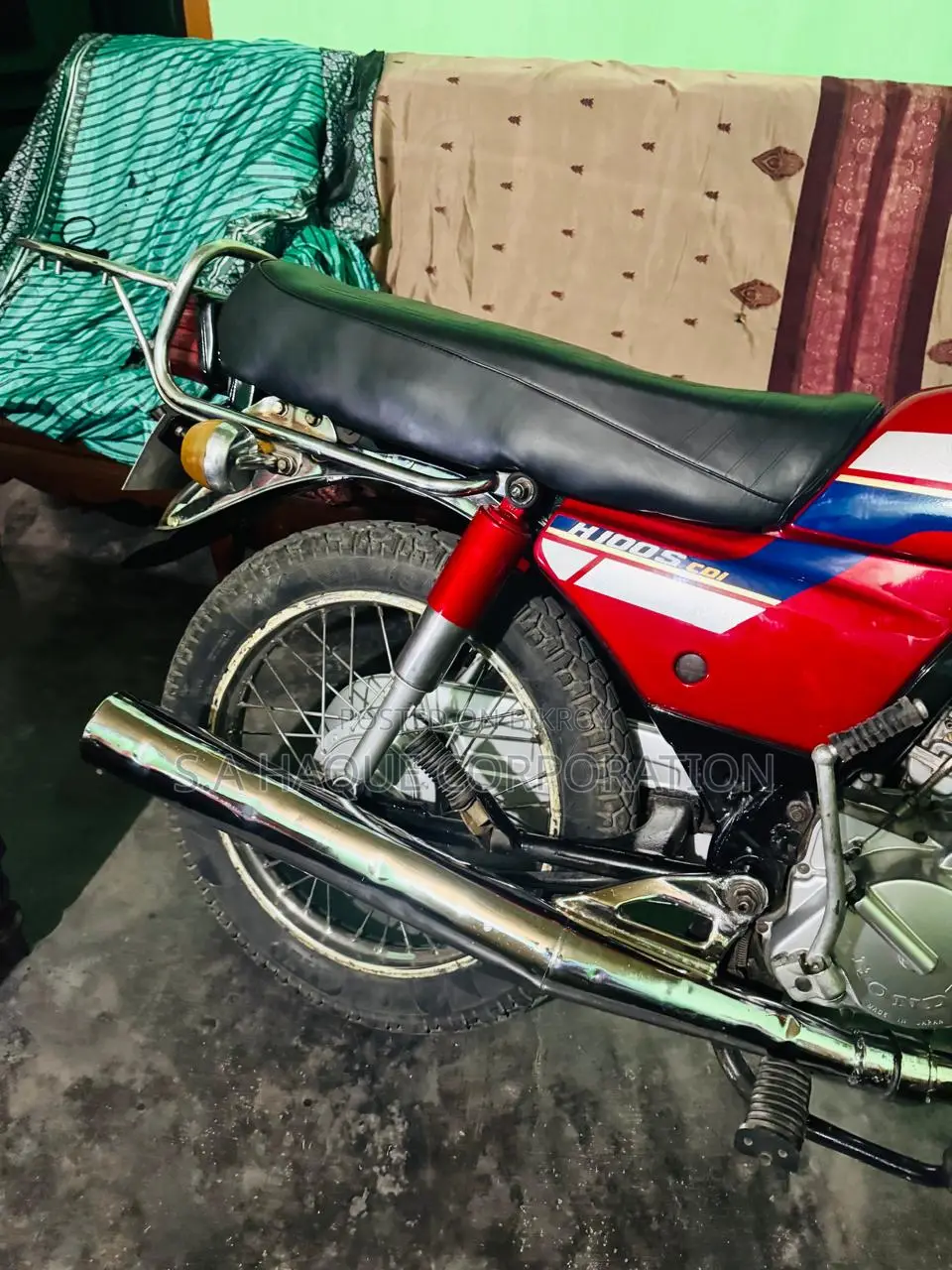 হোন্ডা ১৯৮৫ লাল