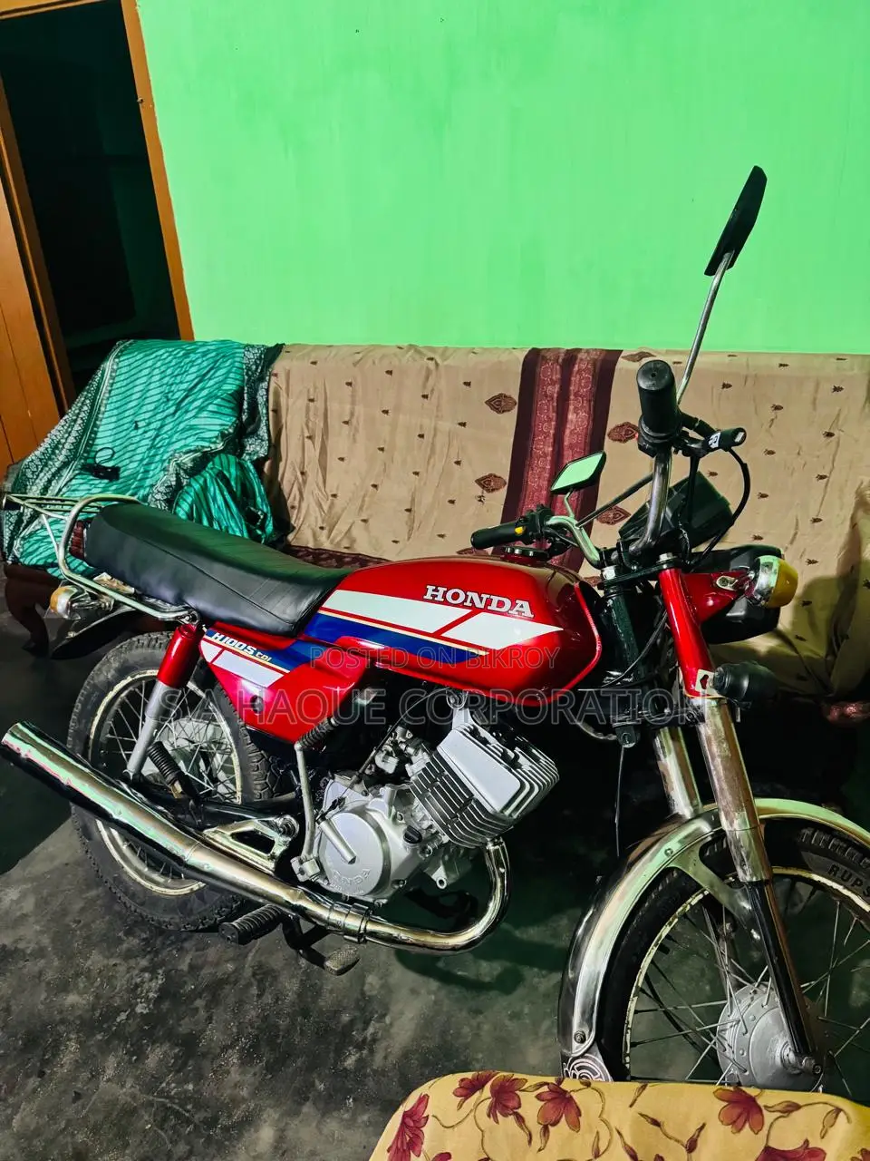 হোন্ডা ১৯৮৫ লাল