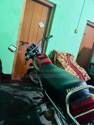 হোন্ডা ১৯৮৫ লাল