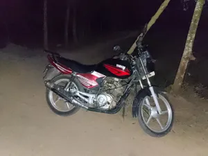ইয়ামাহা ওয়াইবিআর ২০১৭ লাল