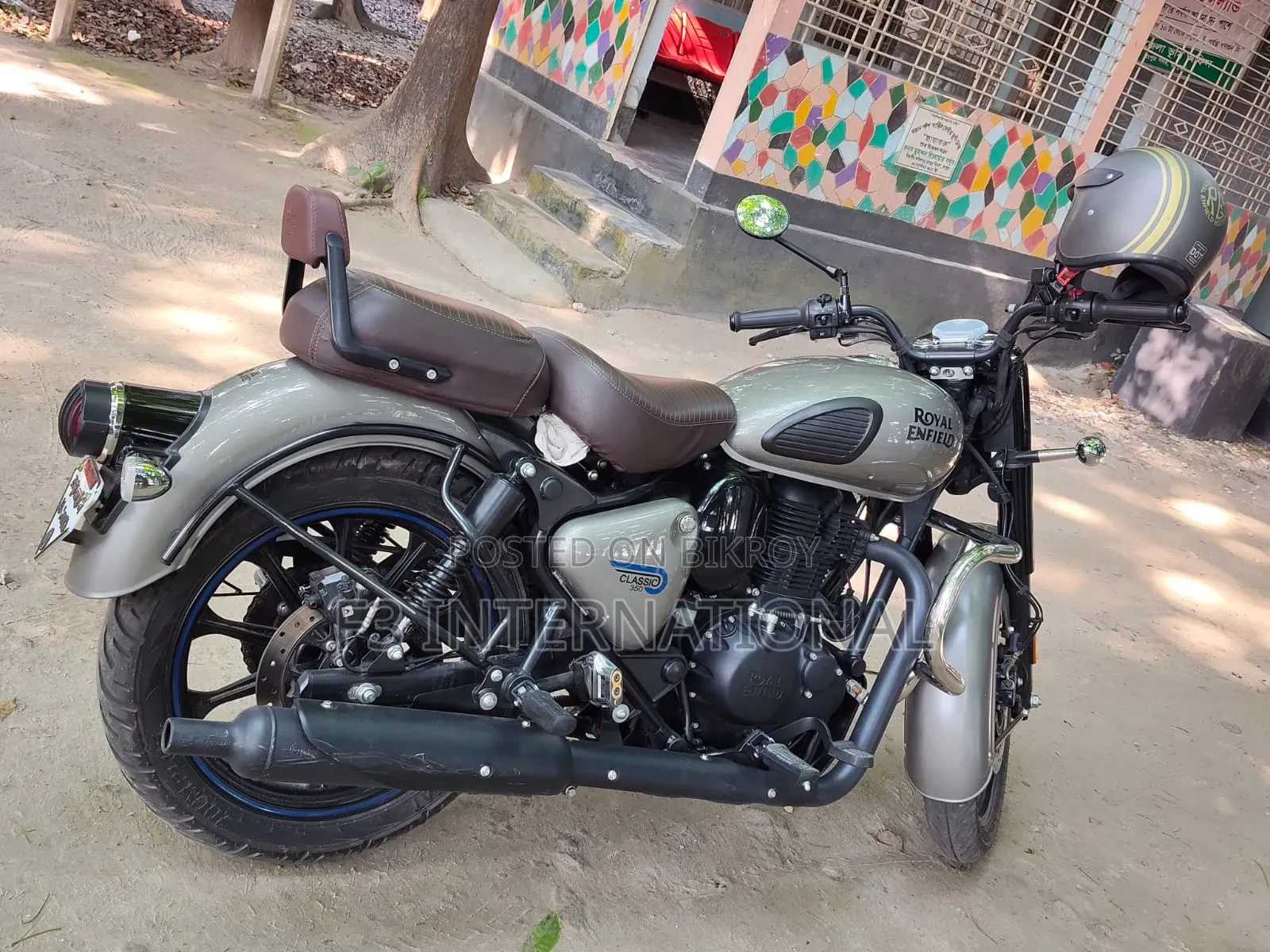 Royal Enfield Classic 350 2025 Gray