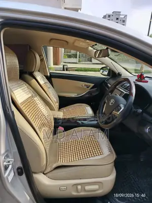 Toyota Premio 2018 Silver