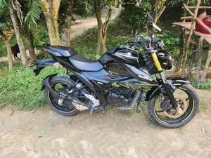 সুজুকি জিক্সার ২০২৫ কালো