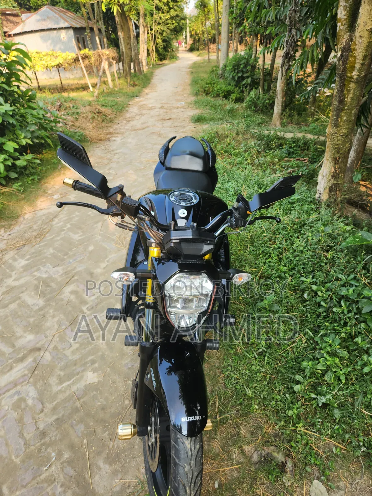সুজুকি জিক্সার ২০২৫ কালো