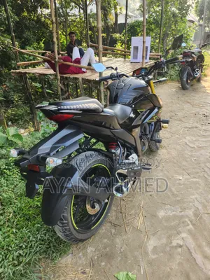সুজুকি জিক্সার ২০২৫ কালো