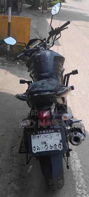 ইয়ামাহা এফজেডএস ভি২ ২০১৭ কালো