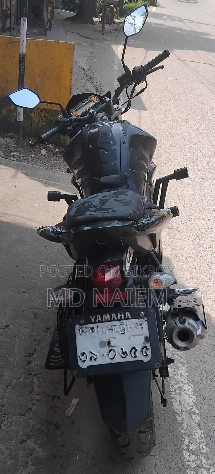 ইয়ামাহা এফজেডএস ভি২ ২০১৭ কালো