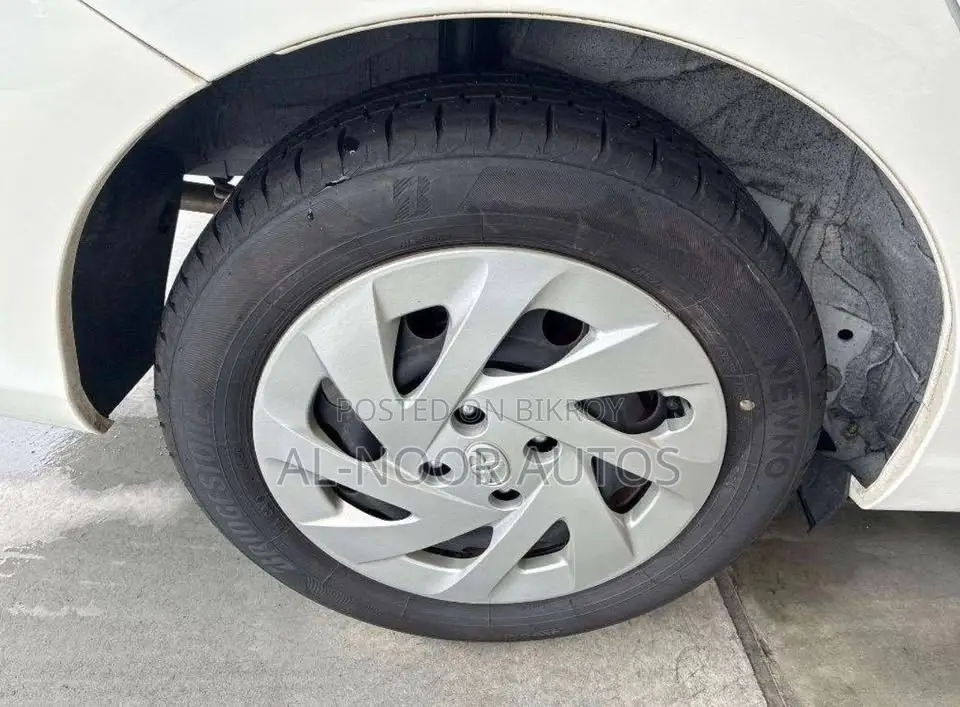 টয়োটা এক্সিও ২০২১ সাদা
