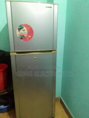 পুরাতন একটি ফ্রিজ বিক্রি হবে, স্যামসাং ব্রান্ডের একদম ফ্রেশ রানিং।