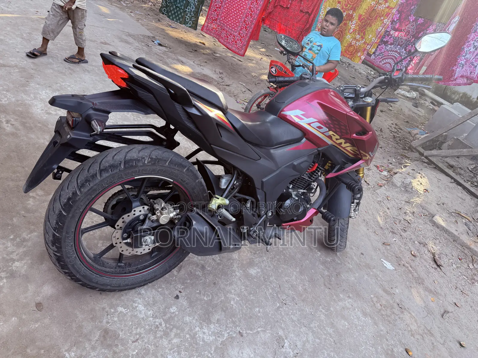 Honda Hornet 2.0 2025 Red