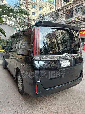 টয়োটা নোয়া ২০১৭ কালো