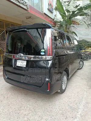টয়োটা নোয়া ২০১৭ কালো