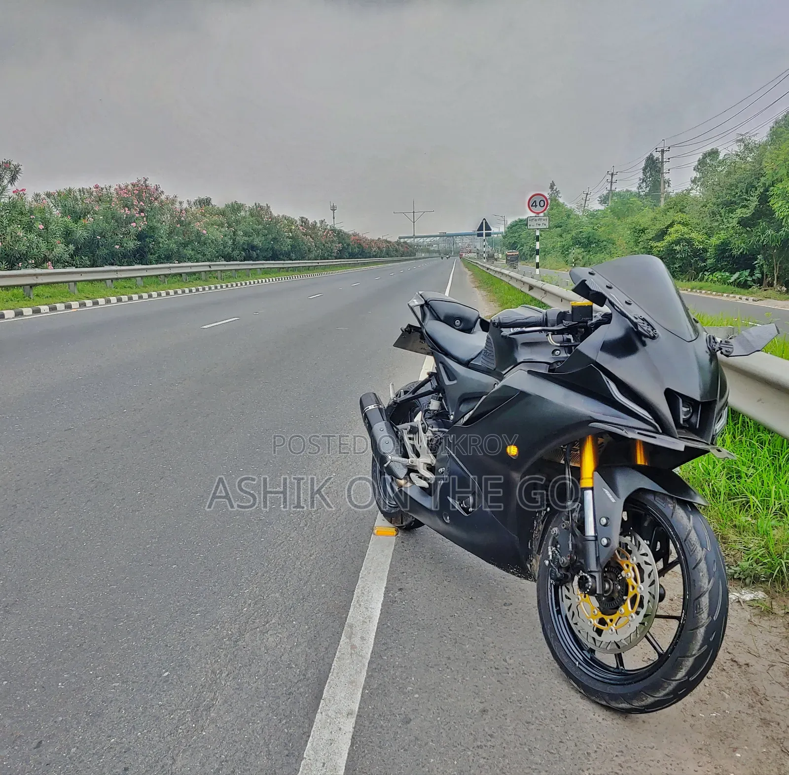 Yamaha R1 2022 Black