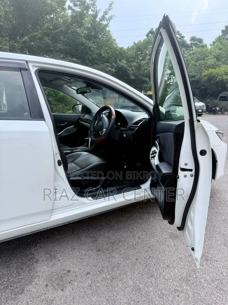 টয়োটা অ্যালিয়ন ২০১৭ পার্ল