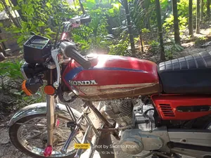 হোন্ডা সিজি ১২৫ সিসি ২০১৩ লাল