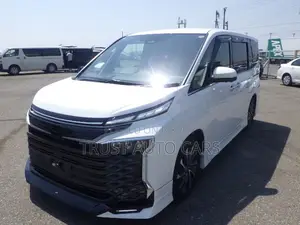 Toyota Voxy 2022 Pearl