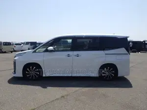 Toyota Voxy 2022 Pearl