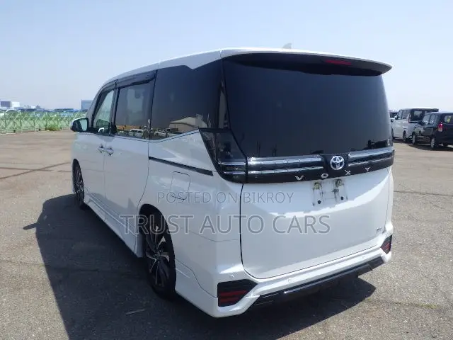 Toyota Voxy 2022 Pearl
