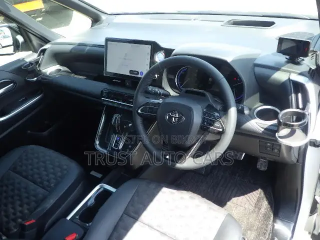 Toyota Voxy 2022 Pearl