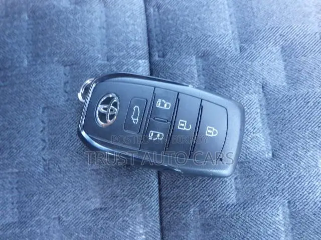 Toyota Voxy 2022 Pearl