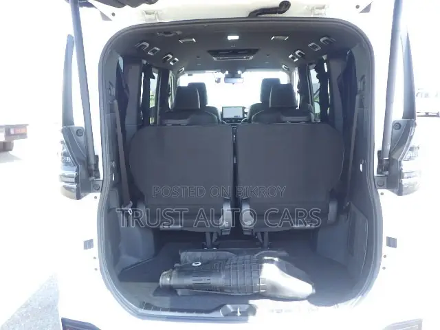 Toyota Voxy 2022 Pearl